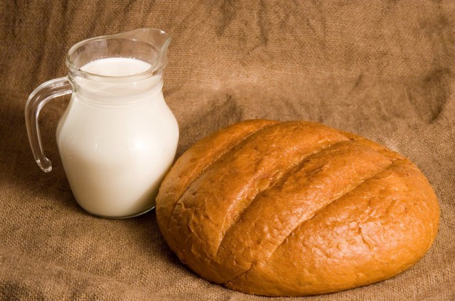 Молоко начни пить, а потом кушай хлеб (поэма)